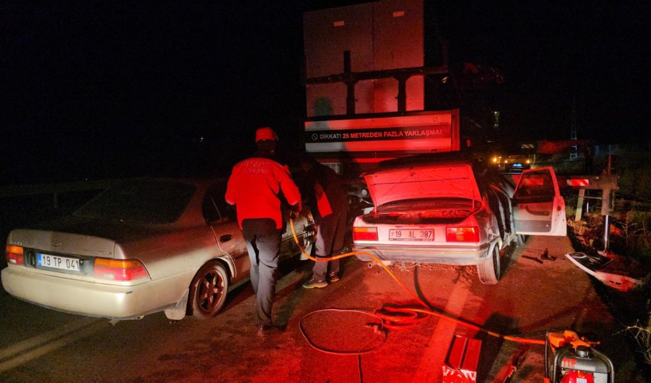  İki otomobil park halindeki vince çarptı: 1 ölü 1 yaralı