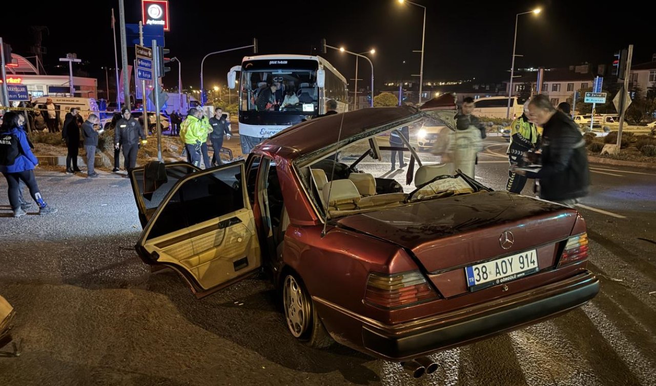 Otomobil tur otobüsü ile çarpıştı: 2 ölü 3 yaralı