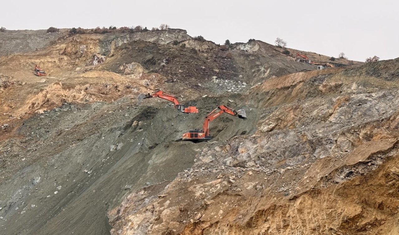 Göçük altında kalan şantiye müdürünü arama çalışmaları sürüyor