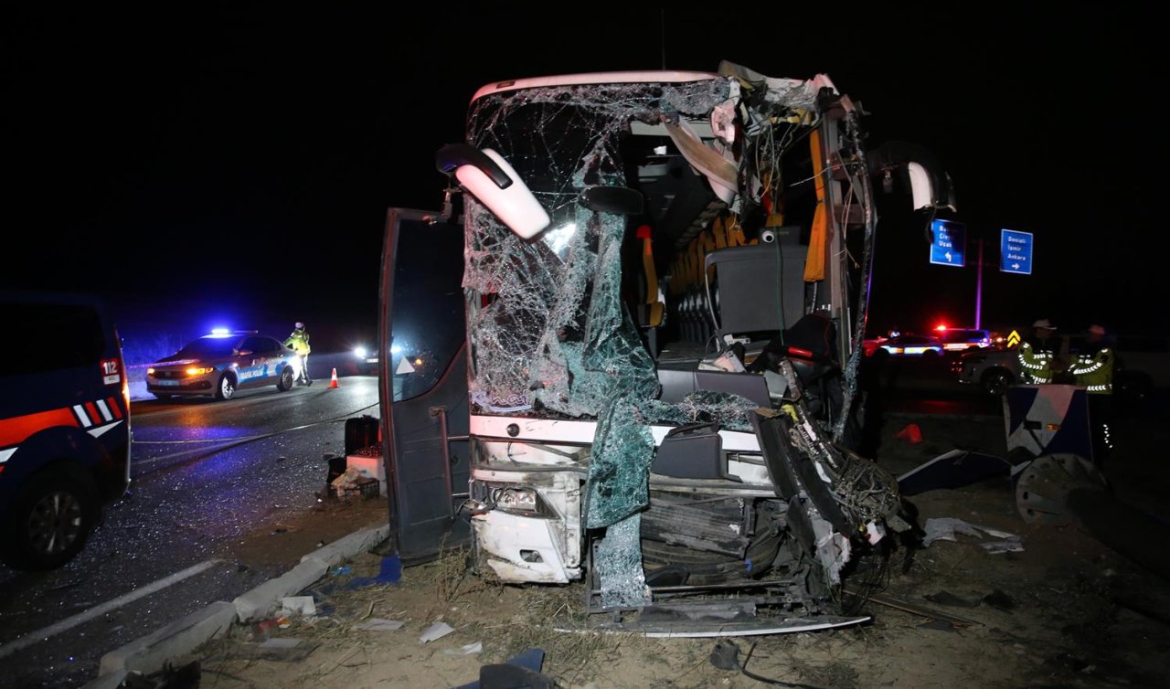 Yolcu otobüsü ile minibüsün çarpıştığı kazada 10 kişi yaralandı