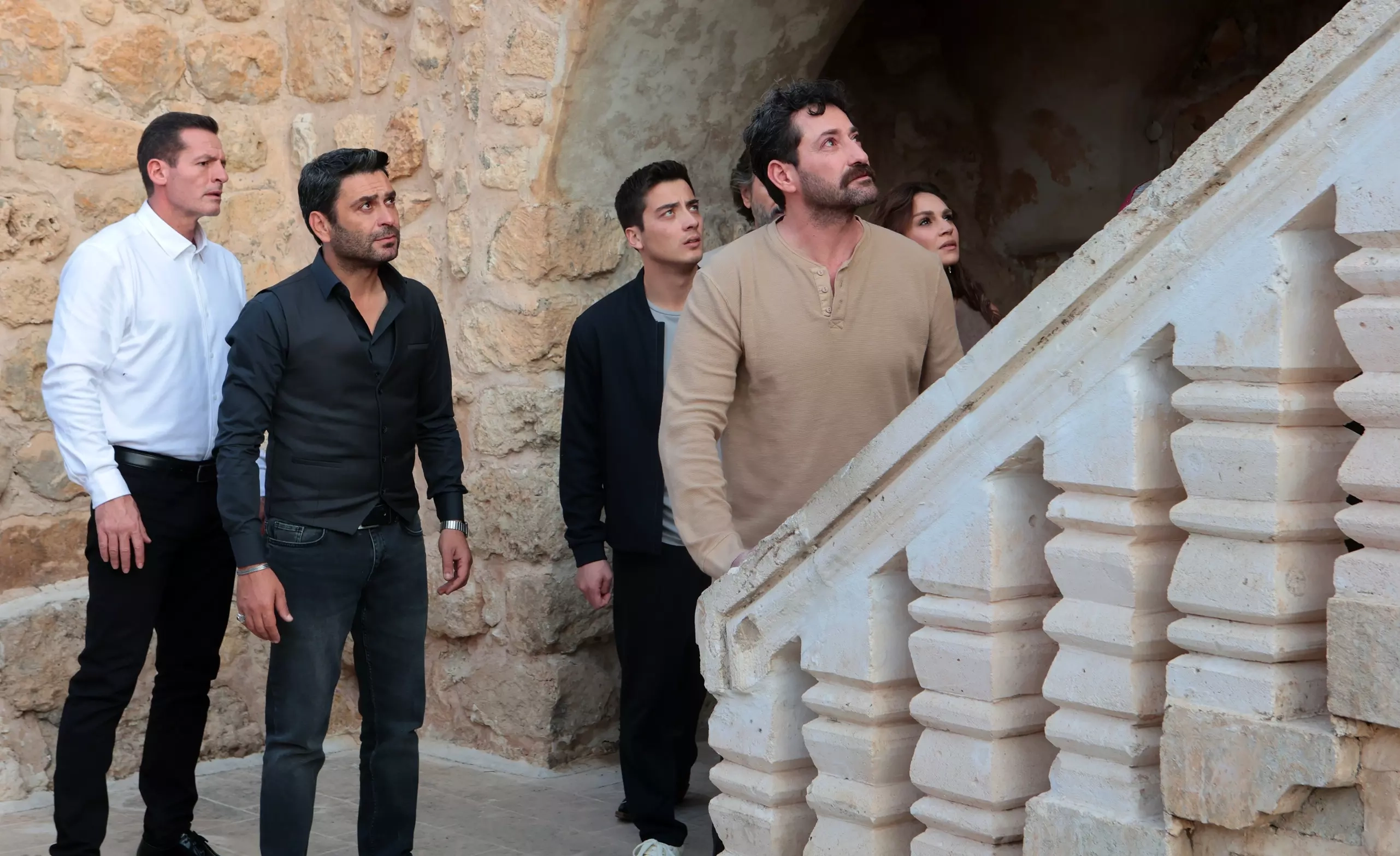 Uzak Şehir 39 Bölüm İzle || Uzak Şehir 39. Bölüm Full Tek Parça: Uzak Şehir 39. bölüm full izle, Uzak Şehir son bölüm izle! Kanal D Uzak Şehir Canlı Yayın ve Full Tek Parça