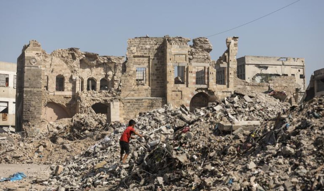 Katil İsrail’in Gazze’ye bıraktığı mühimmatların patlaması sonucu 2 kişi öldü