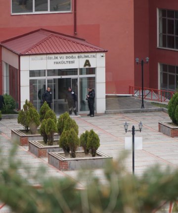 Gümüşhane Üniversitesi’nde kadın memur silahla rehin alındı