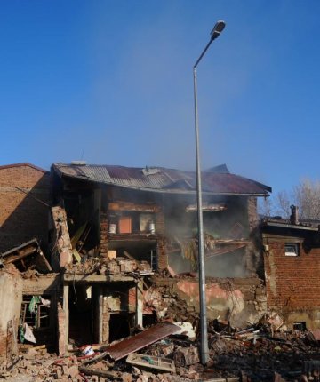 İki katlı evde patlama meydana geldi: 1 yaralı