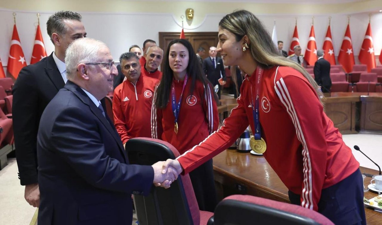 Milli Savunma Bakanı Güler Tekvando Milli Takımını kabul etti