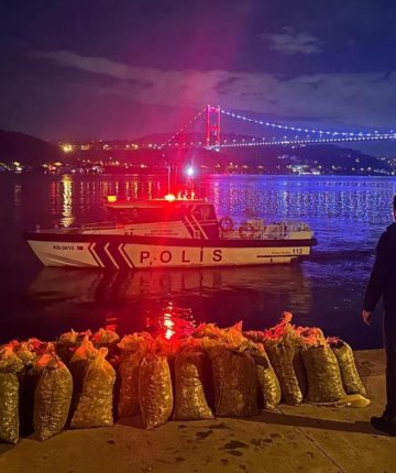 Boğazda 2,5 ton canlı midye ele geçirildi