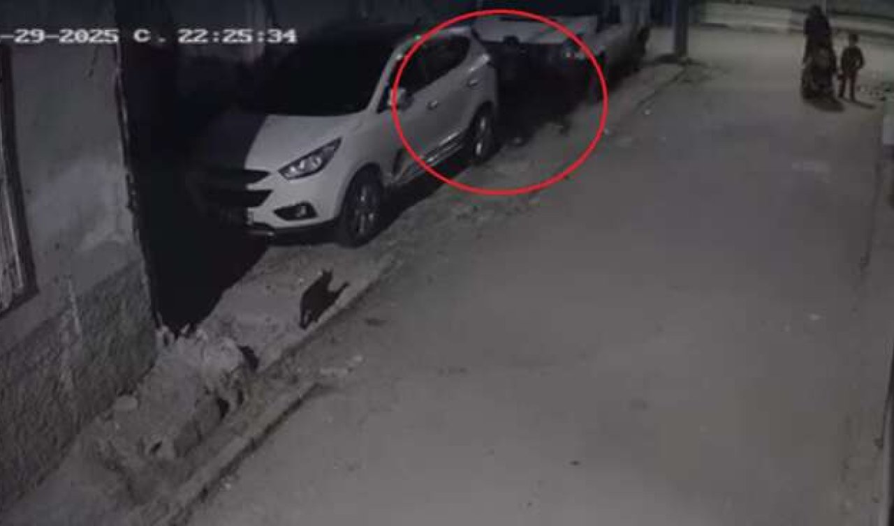 5 yaşındaki çocuğunu arabaya çarpıp yere fırlattı! O anlar kameralarda