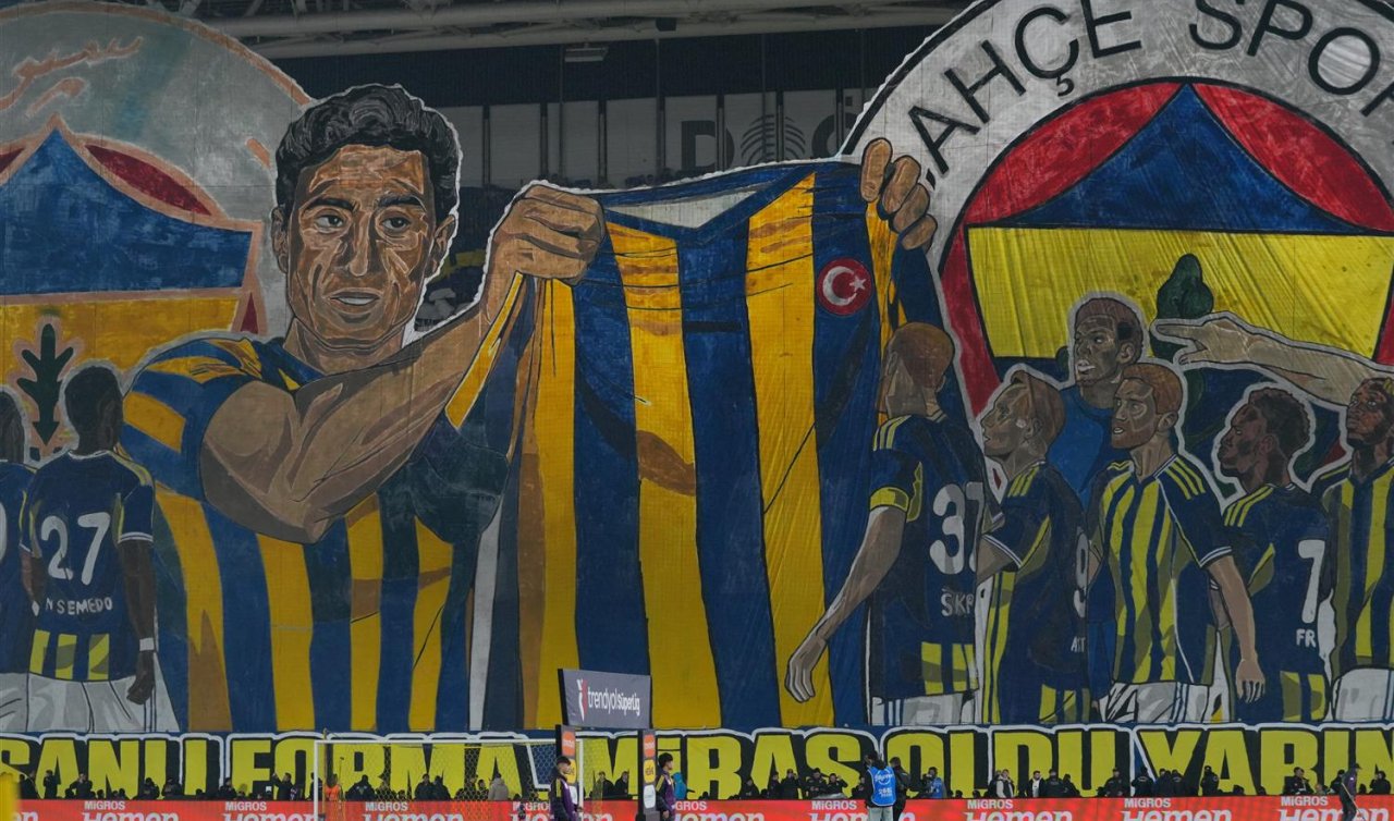 Fenerbahçe tribünlerinden derbide koreografili şölen