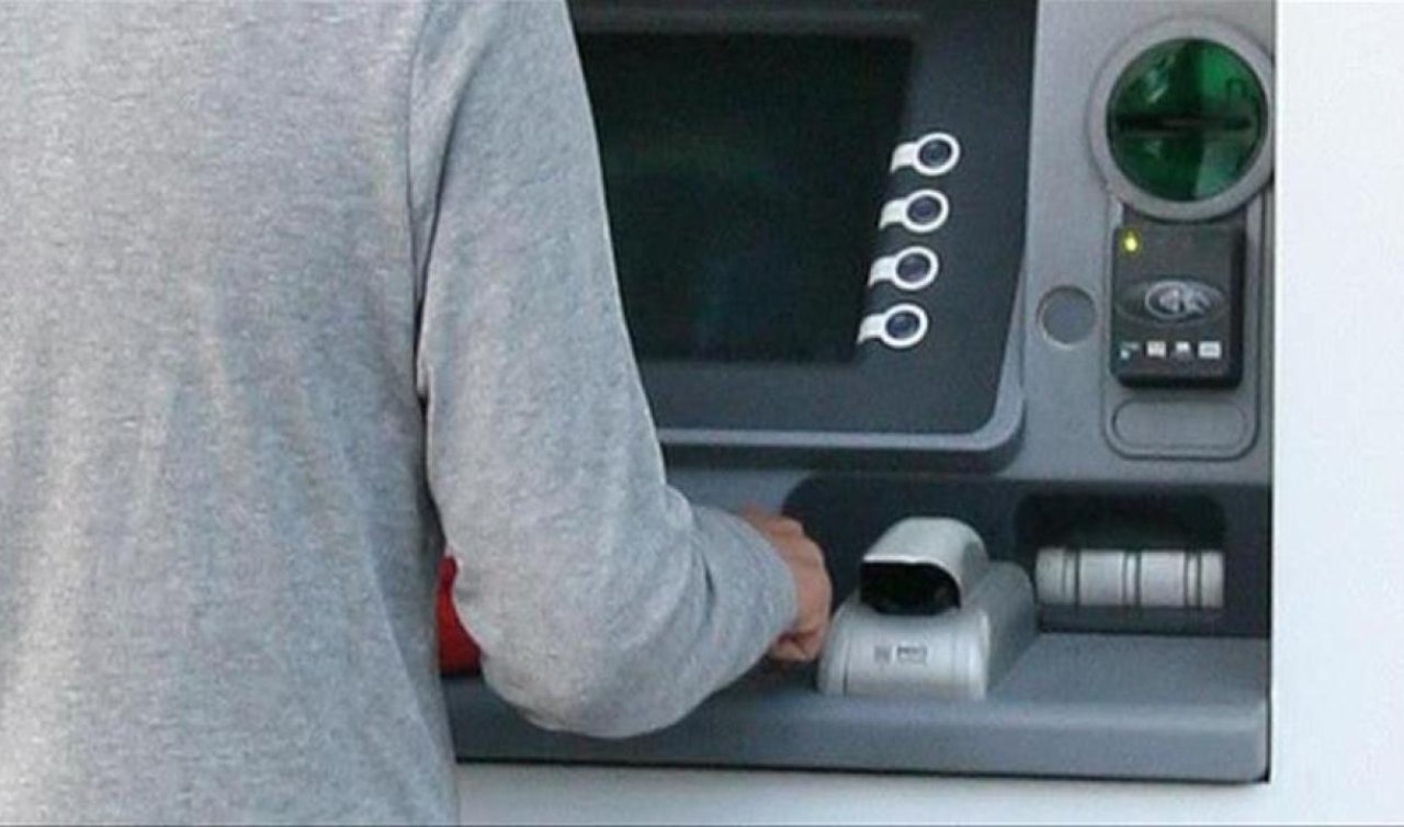  Kartını yutan ATM’ye sinirlendi güvenlik görevlisini bıçakladı