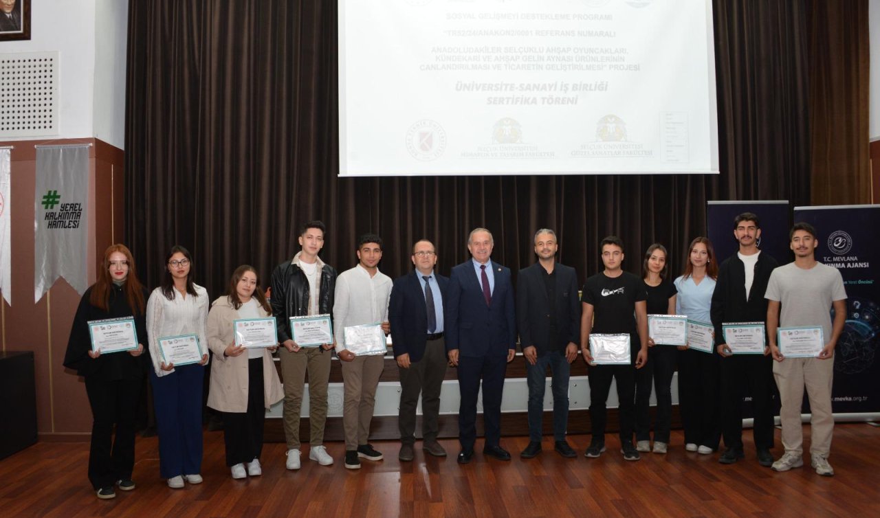 Konya’da ahşap sanatları ve mobilya eğitiminde 118 kursiyer sertifikalarını aldı