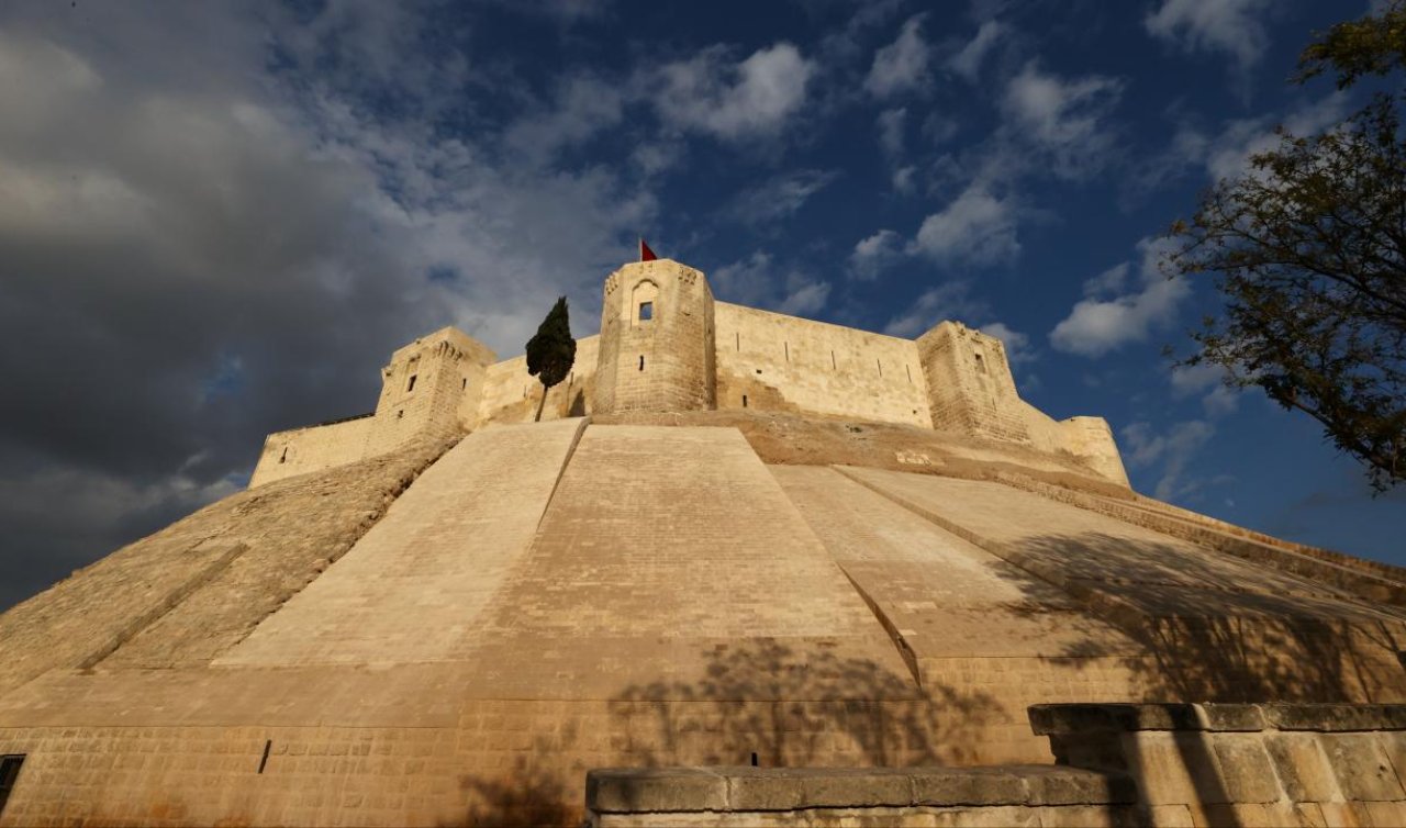  Depremde hasar gören Gaziantep Kalesi’nin restorasyonu tamamlandı