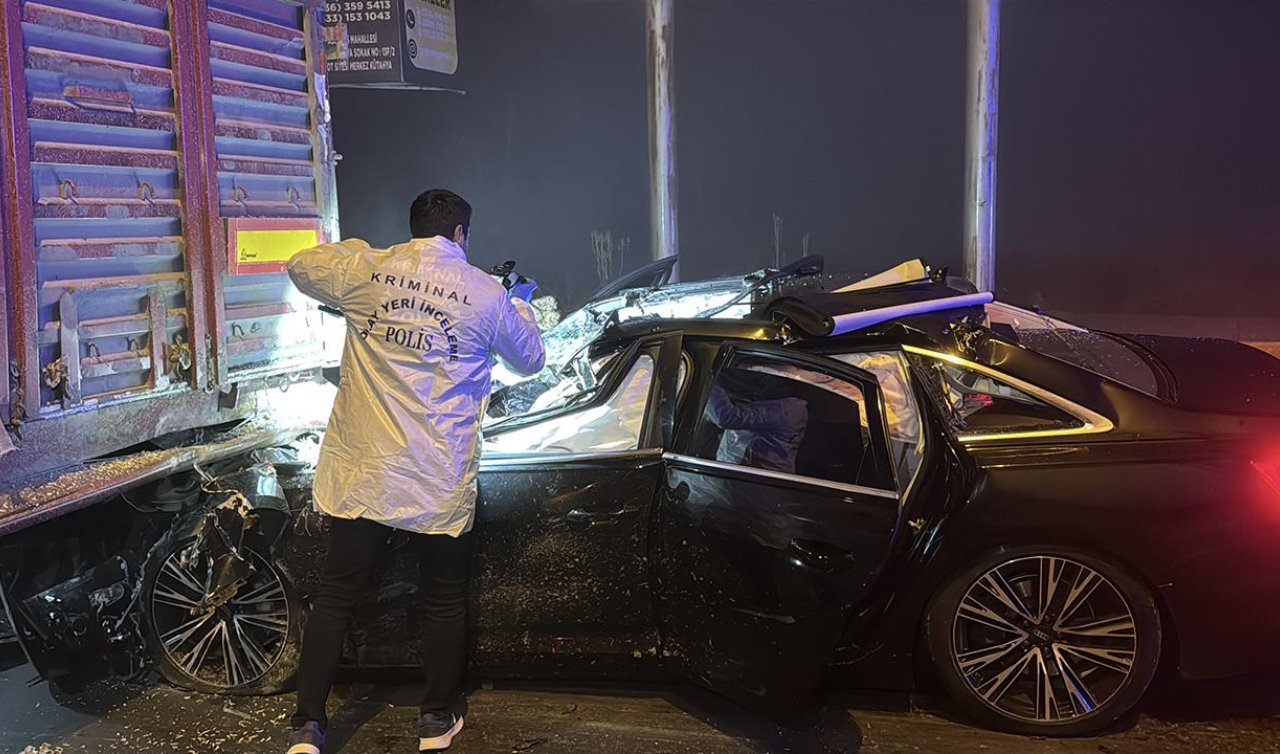 Otomobil tıra girdi! 4 kişi yaşamını yitirdi