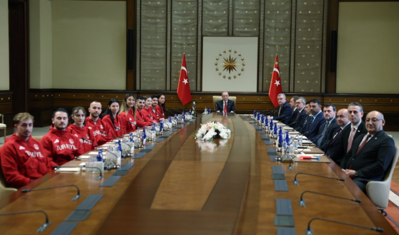 Cumhurbaşkanı Erdoğan madalya kazanan sporcuları kabul etti