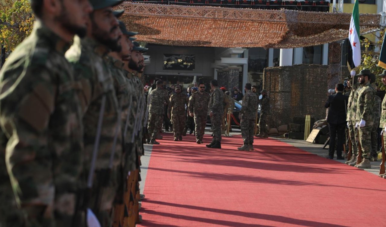  Şam’da “Suriye Devrimi Askeri Fuarı’’ açıldı