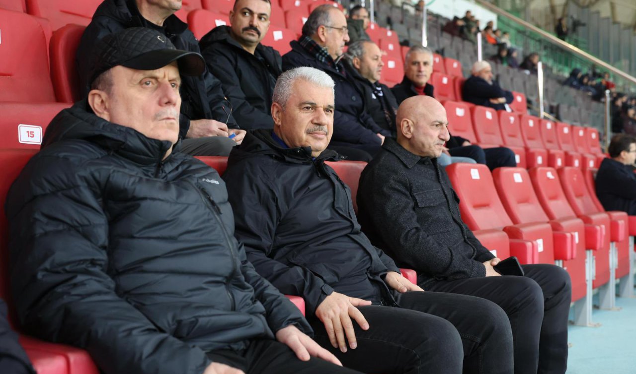 Vali Akın, Emniyet Müdürü Yüksek ve Millet Vekili Baykan Konyaspor - Rizespor maçını tribünden takip etti