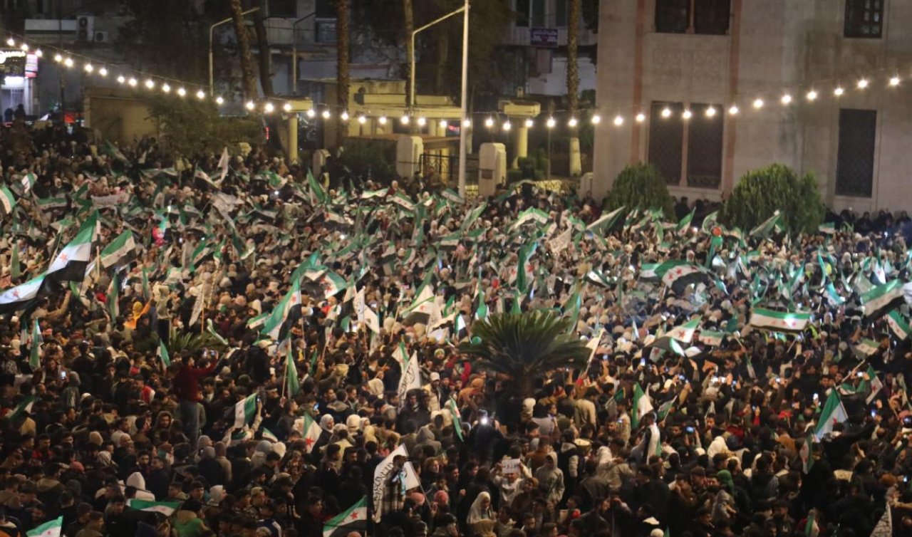 Suriye’nin çeşitli illerinde milyonlarca kişi Hürriyet Günü’nü coşkuyla kutladı