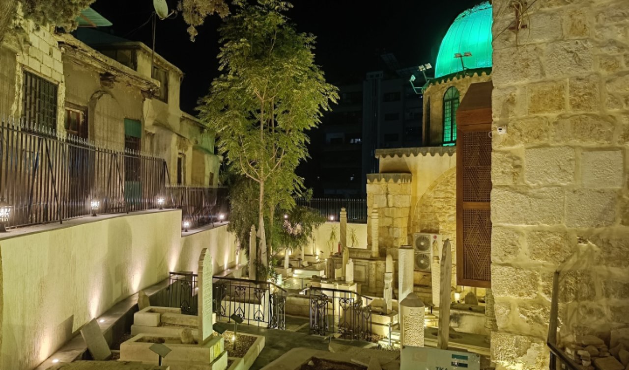  Şam’daki Şeyh Muhyiddin Arabi Camii avlusunda bulunan Türk mezarlığı restore edildi