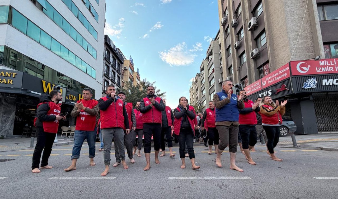 İzmir Büyükşehir Belediyesi işçilerinden çıplak ayaklı eylem