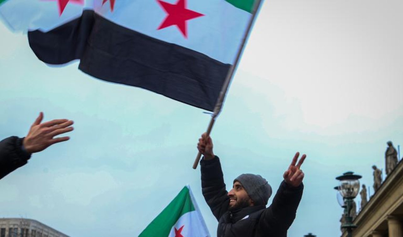 Suriye’de 61 yıllık Baas rejimin deviren halk geleceğe umutla bakıyor