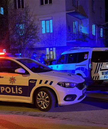 Annesine şiddet uygulayan babasını darbetti