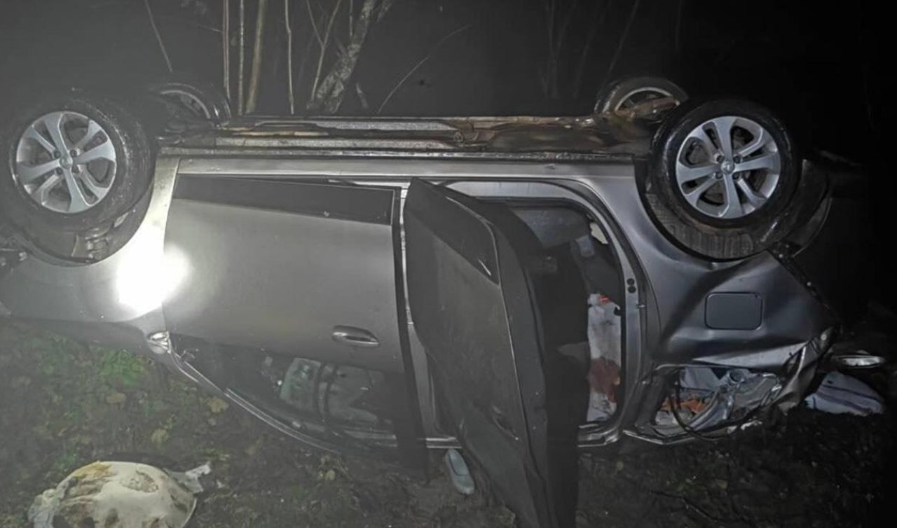 Kontrolden çıkan araç 20 metrelik uçuruma düştü