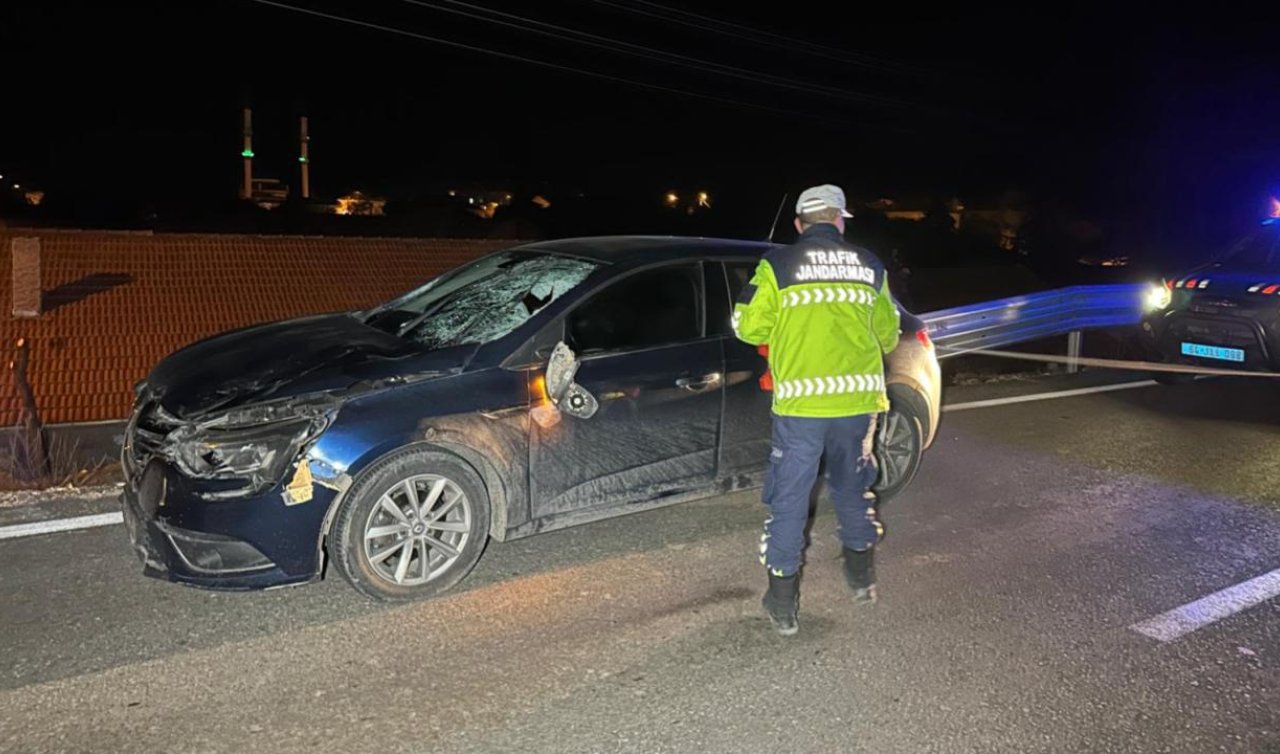 Otomobil yayalara çarptı: 3 ölü