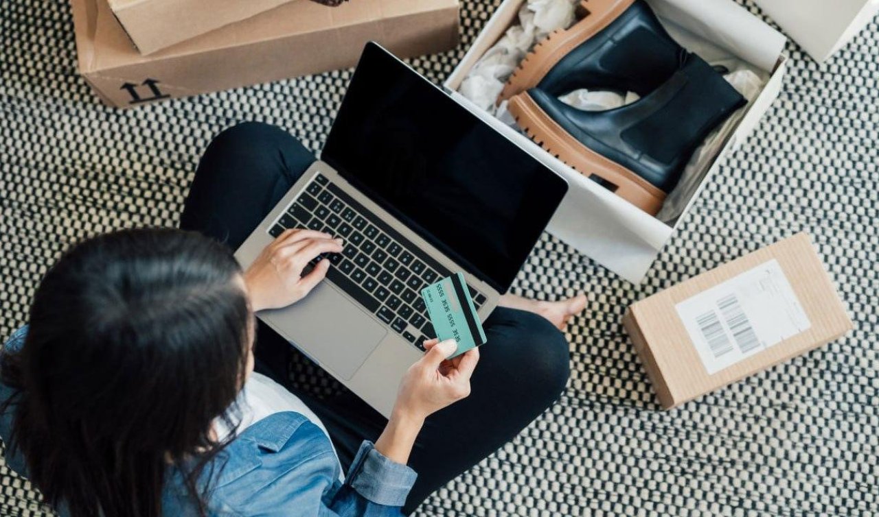 AB e-ticarette dışarından gelen küçük paketlerden 3 avro vergi alacak