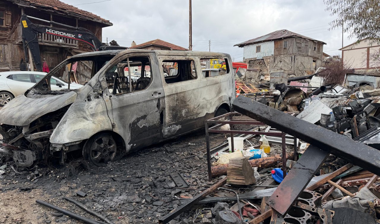 Muhtarın canı tehlikede! 4 Aracı kül olan muhtar: “Eve sıçrasaydı facia olacaktı!’’
