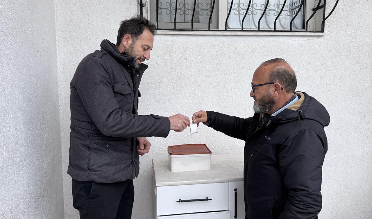 Konya’da Ateşbaz-ı Veli Türbesi’nin türbedarları asırlardır “tuz’’ ikramını sürdürüyor