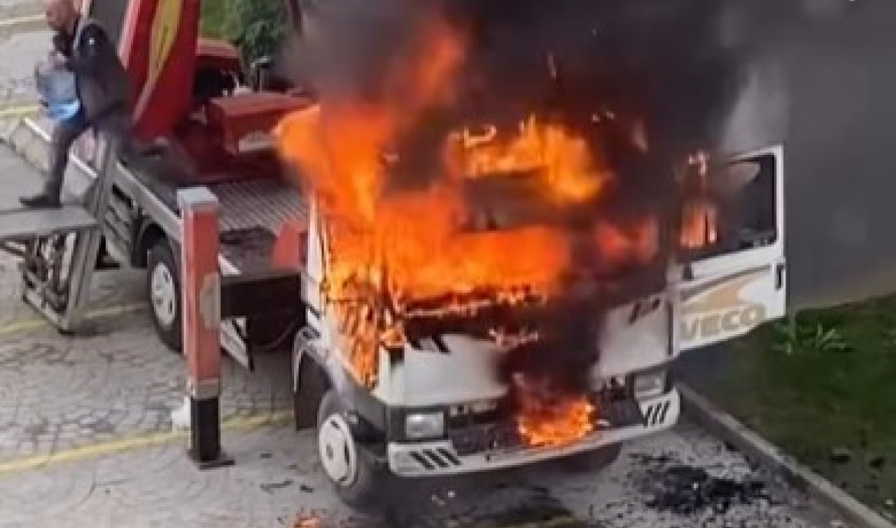 Ev taşıma kabusa döndü... Vinç alev topuna döndü: Halk damacana ile söndürmeye çalıştı!