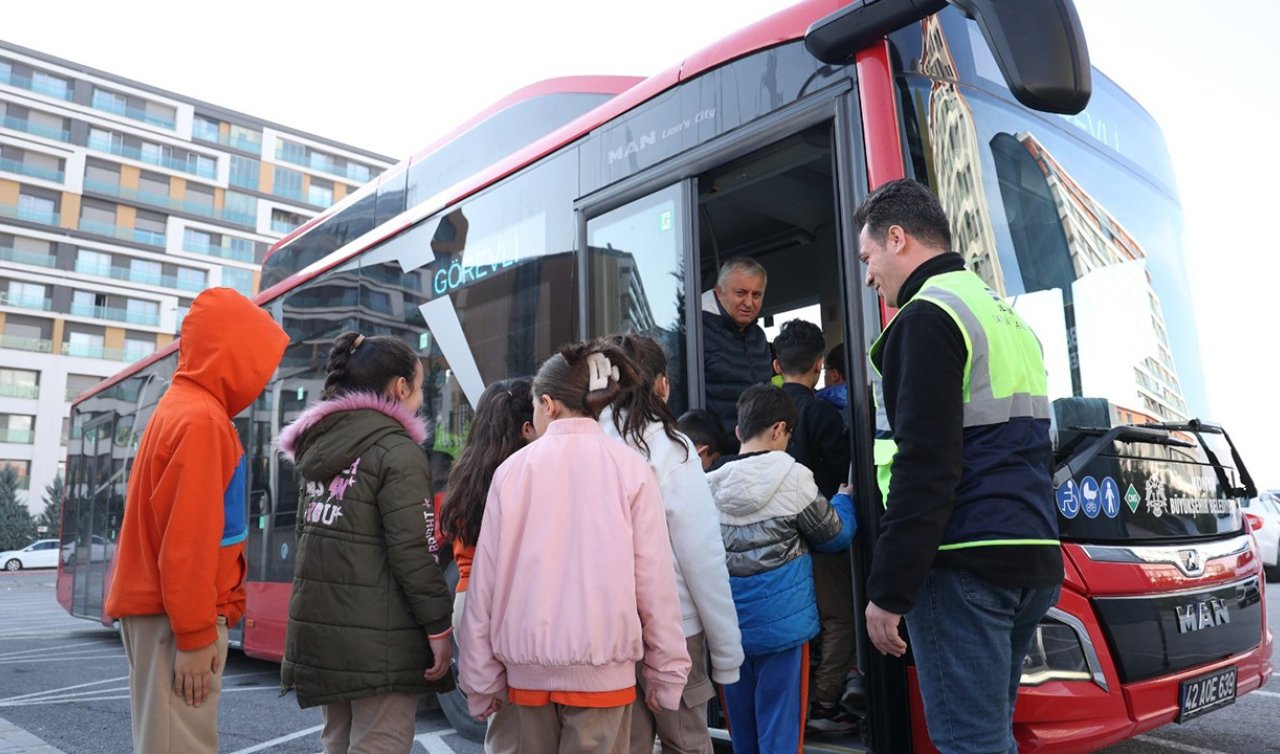 Konya’da Nezaket Otobüsü öğrencilerle buluşmaya başladı
