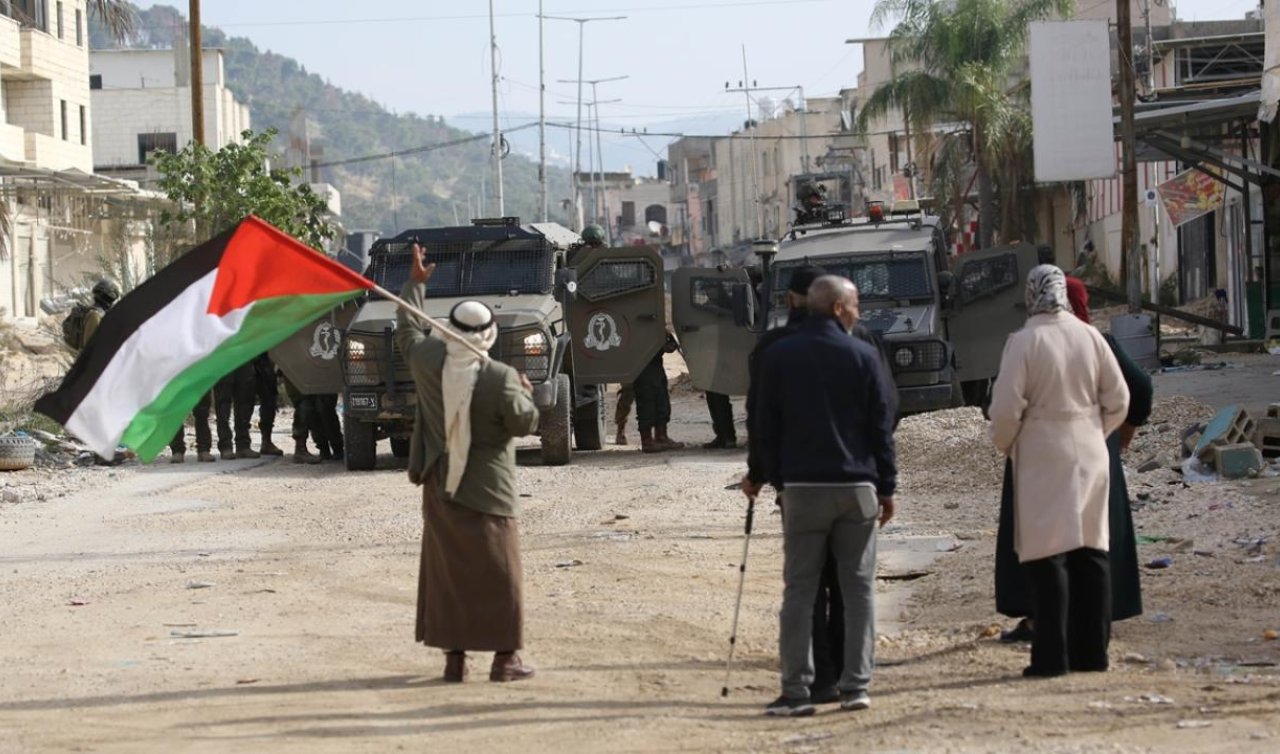 Gazze’de katil İsrail askerlerinin açtığı ateşte 3’ü çocuk 4 Filistinli yaralandı