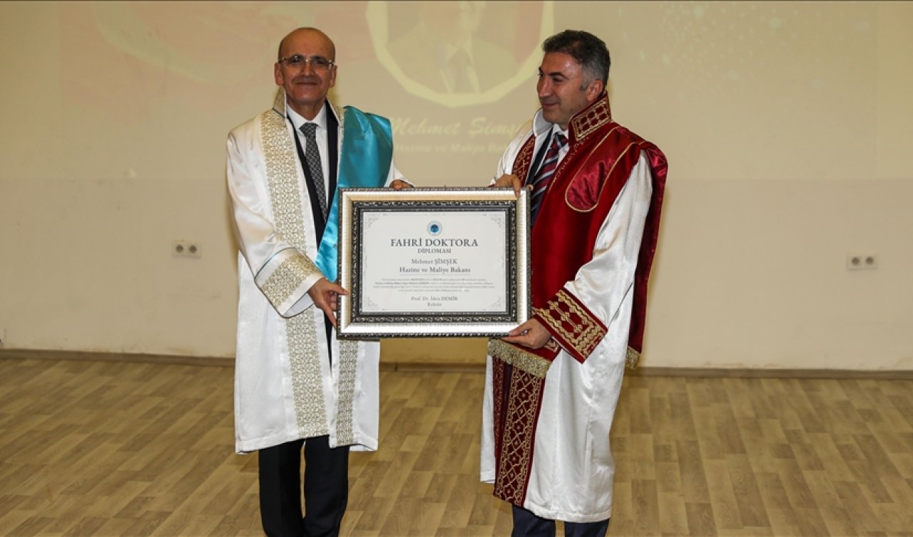 Bakan Şimşek’e Batman Üniversitesince fahri doktora ünvanı verildi