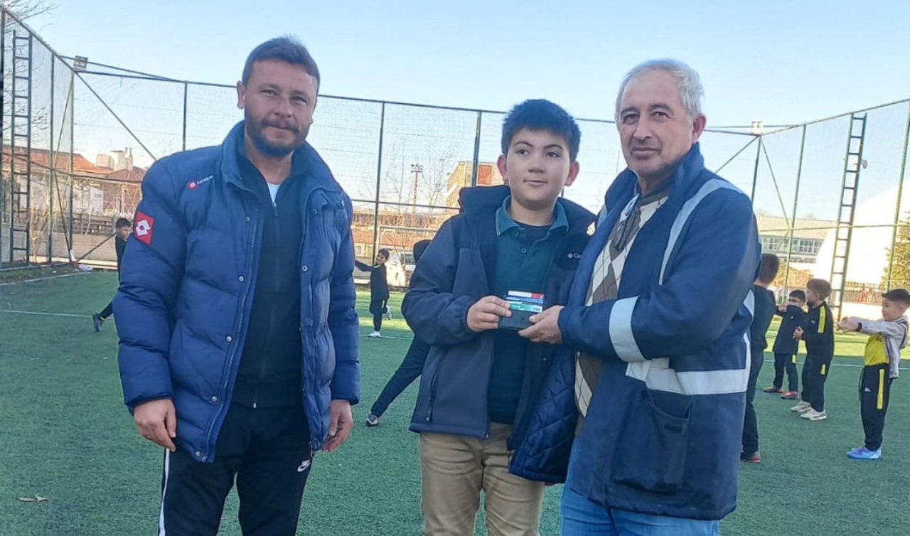 Spor Konya öğrencisinden takdir toplayan davranış: Bulduğu cüzdanı sahibine ulaştırdı