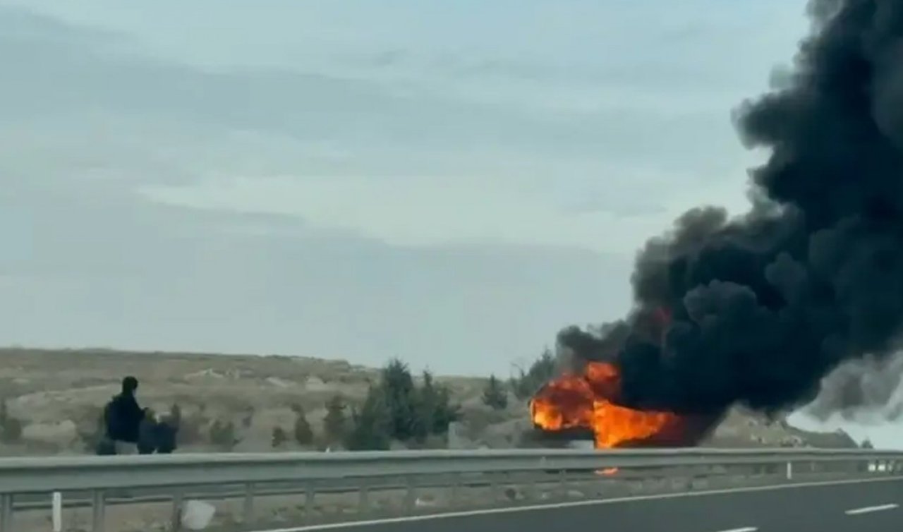 Yolcu otobüsünde yangın çıktı! Yolcular tahliye edildi