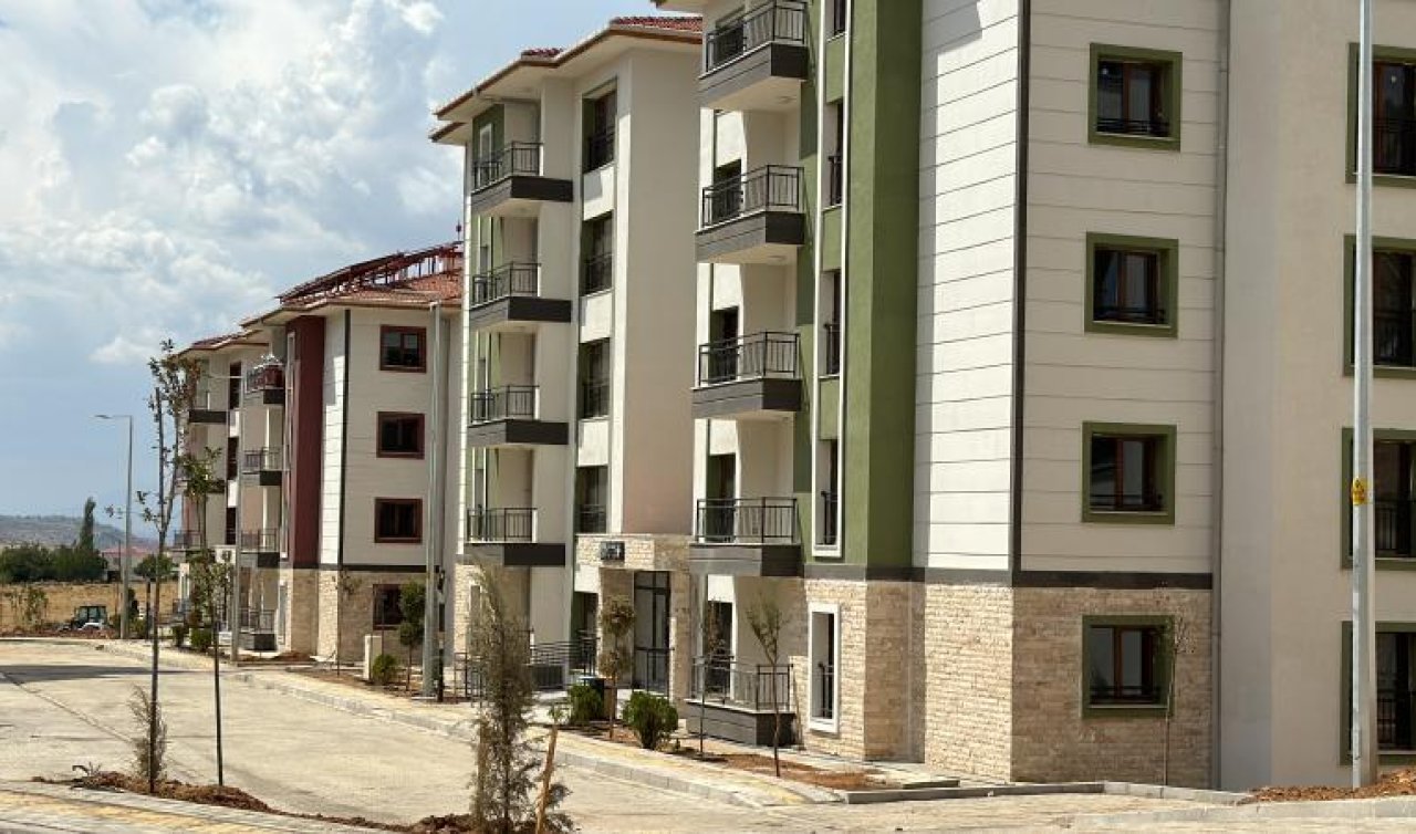 Devletten deprem bölgesinin en küçük hak sahibine yeni yuva