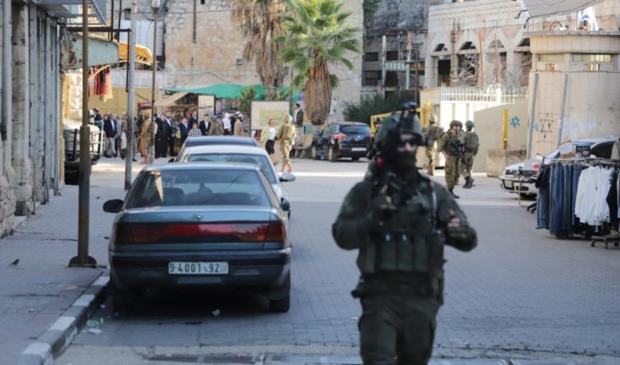 İsrailli işgalciler Batı Şeria’da Filistinlilere saldırıyor