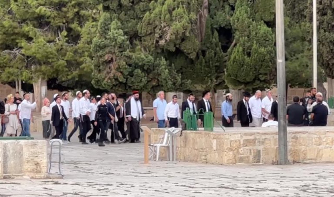 İşgalci İsrailliler Mescid-i Aksa’ya baskın düzenledi