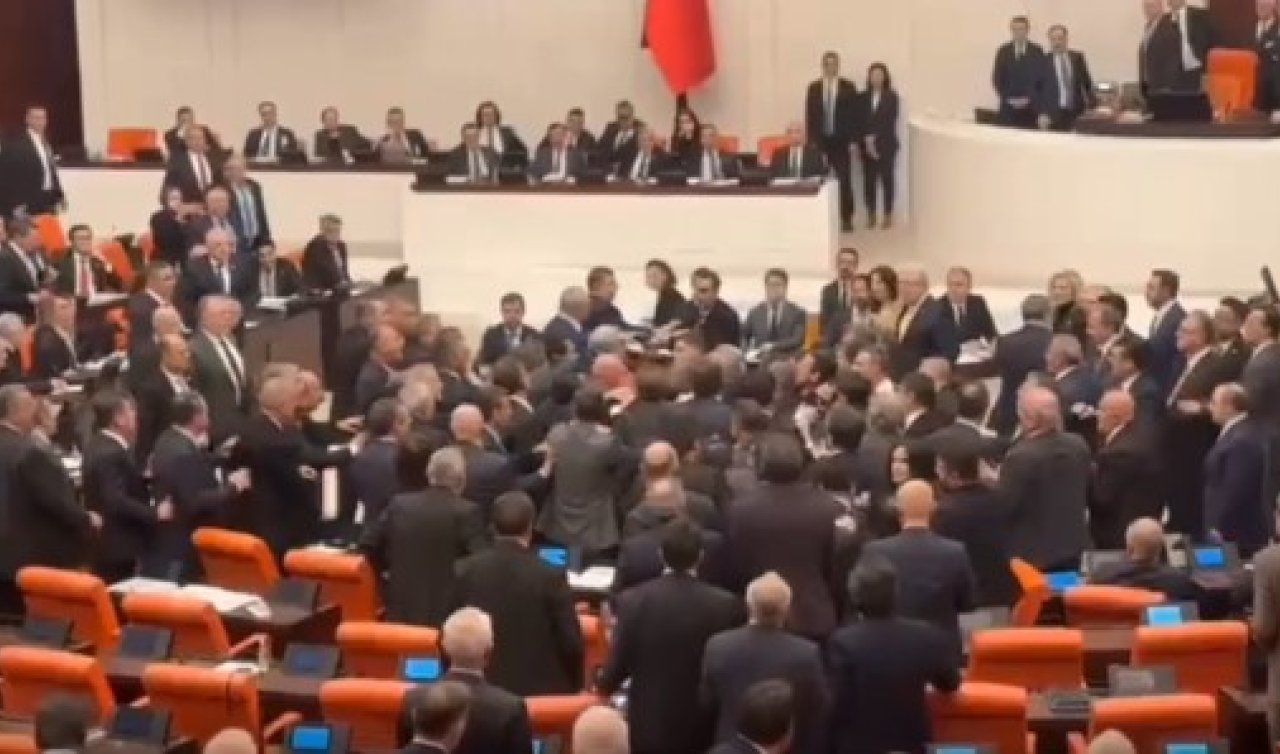 TBMM’de yumruklu kavga! Bütçe görüşmelerinde vekiller birbirine girdi