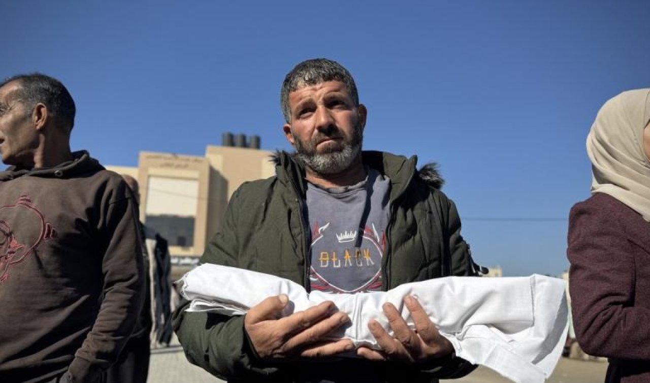 Katil İsrail’in Gazze’ye saldırılarında can kaybı 70 bin 942’ye yükseldi