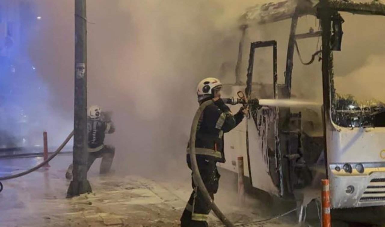 Seyir halindeyken yanan işçi servisi küle döndü