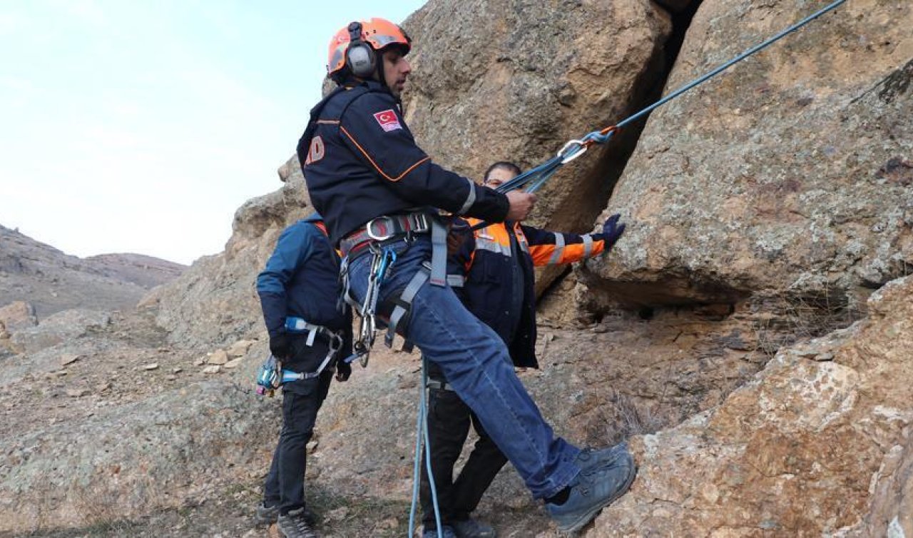 Dağın zirvesinde mahsur kaldı: “Devletimden Allah razı olsun gelmeseler ölecektim!“
