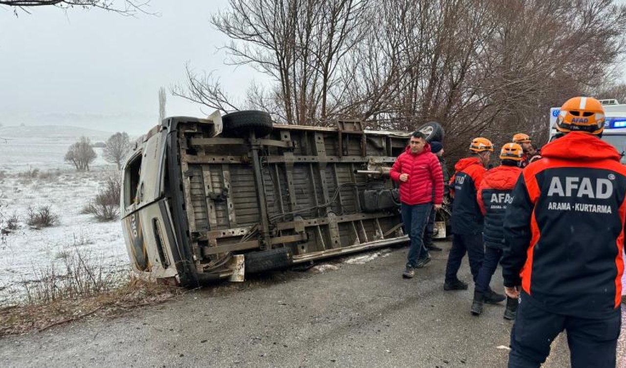Öğrenci servisi devrildi: 15 yaralı
