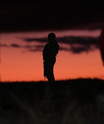 Düşen uçağın enkazındaki arama çalışmaları gün ağarınca hızlandı