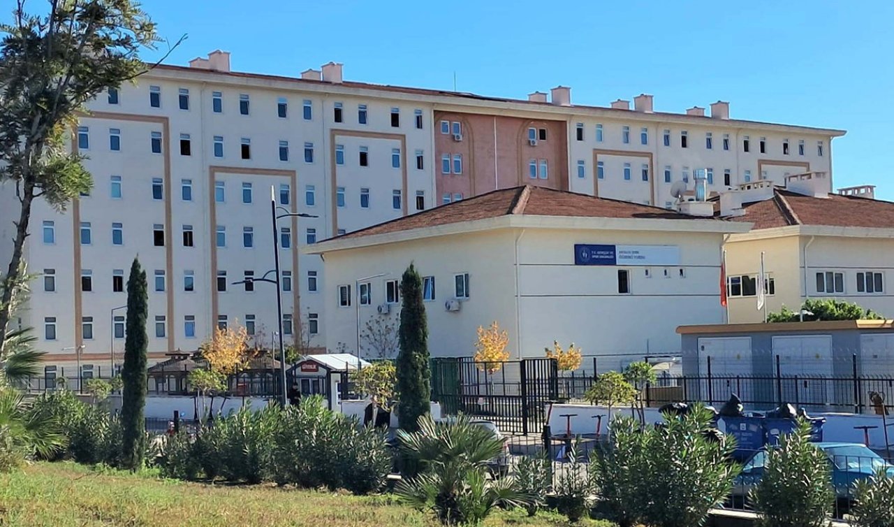 Tartıştığı 3 kişi tarafından bıçaklanan üniversite öğrencisi yaralandı