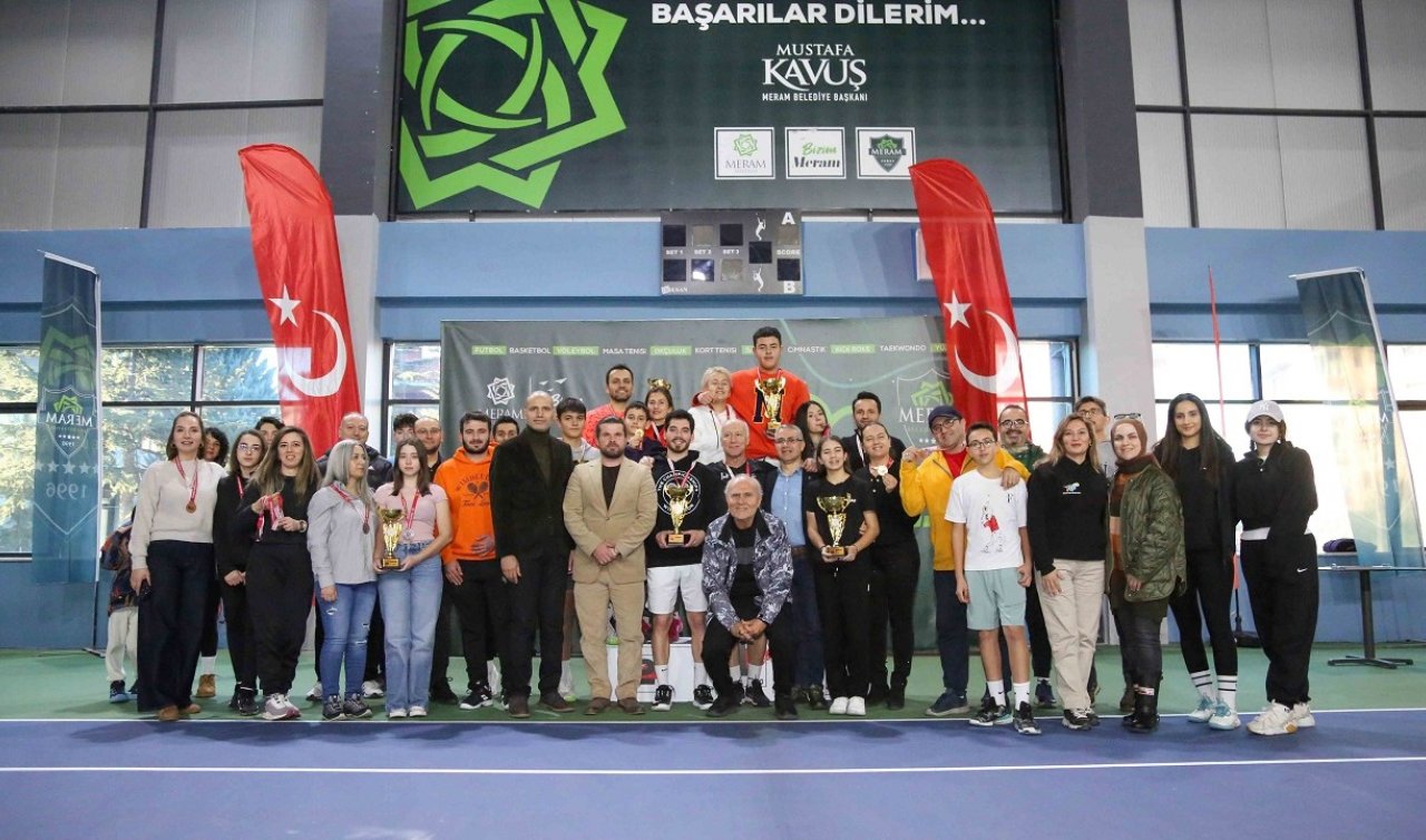 Meram’da aileler tenis kortunda buluştu