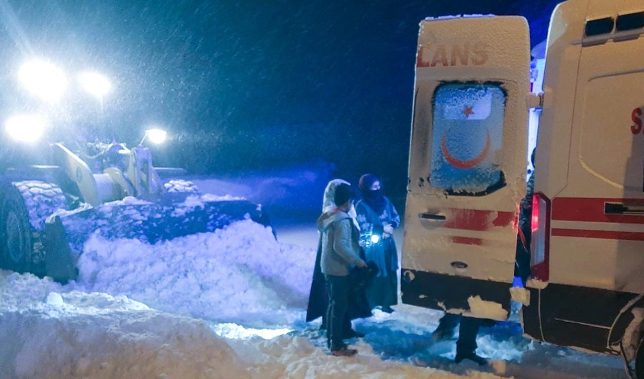 Kapanan köy yolları açıldı hastalar kurtarıldı