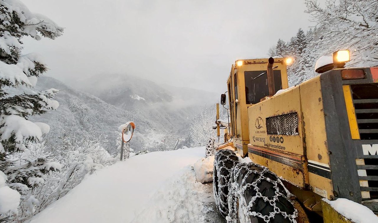 Yoğun kar nedeniyle bazı yollarda ulaşım durdu