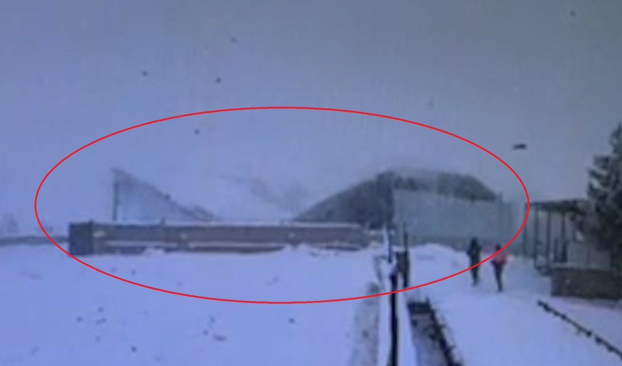 Çırçır fabrikalarının çatıları çöktü: 20 biçerdöver hasar gördü