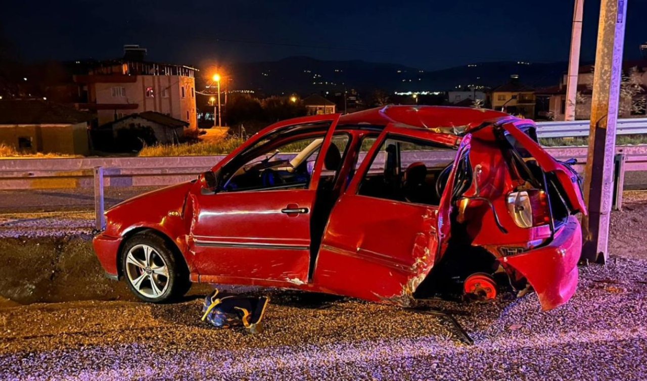 Otomobil elektrik direğine çarptı! Baba ile 5 yaşındaki oğlu hayatını kaybetti